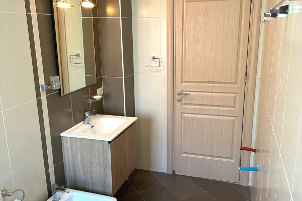 Shtepi me qera Apartament ne Tirane, 1+1, Mobilimi E mobiluar, Pagesa 650  Euro.