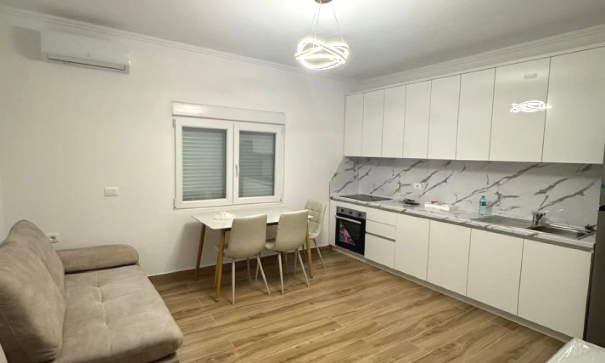 Casa privata/Indipendente in affitto a Tirana 1+1, Arredato