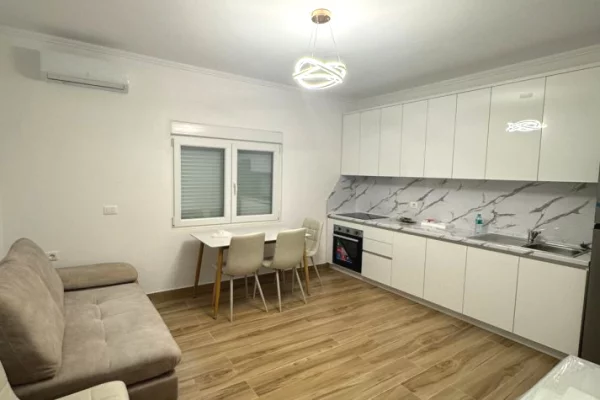 Jepet me qera apartament 1+1 Ne Shkoze