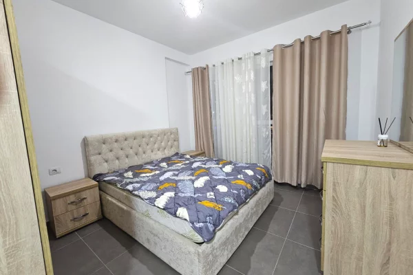 Shtepi me qera Apartament ne Tirane, 2+1, Mobilimi E mobiluar, Pagesa 550  Euro.
