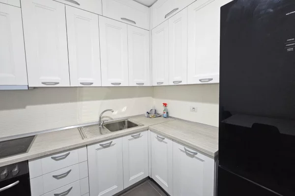 Shtepi me qera Apartament ne Tirane, 2+1, Mobilimi E mobiluar, Pagesa 550  Euro.