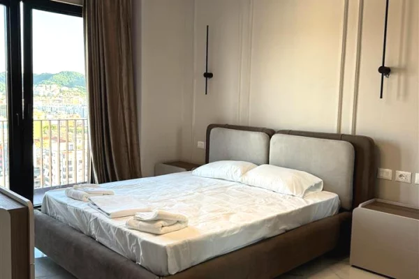 Shtepi me qera Apartament ne Tirane, 3+1, Mobilimi E mobiluar, Pagesa 1,900  Euro.