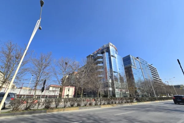 Ambient biznesi me qera 1+1 ne Tirane - 2,300 Euro