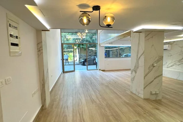 Shitet ambient biznesi Komuna e Parisit