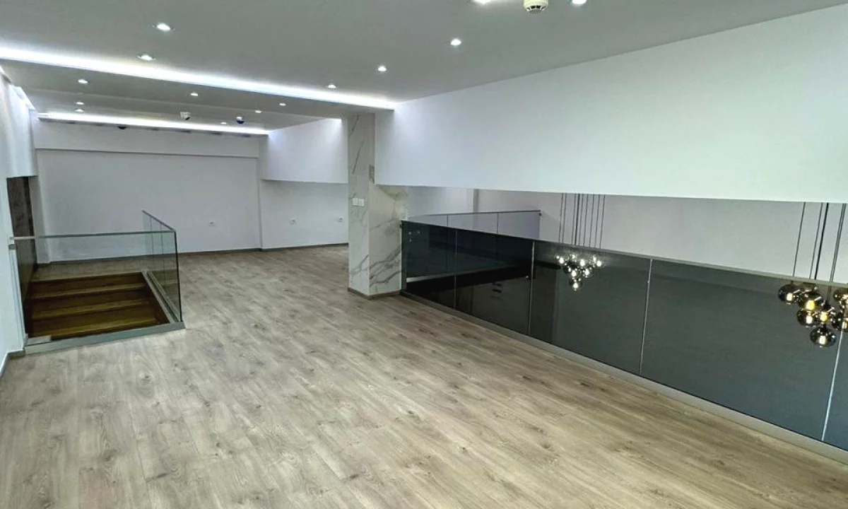 Shitet ambient biznesi Komuna e Parisit