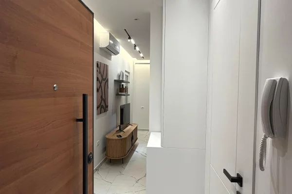 Appartamento in affitto a Tirana 1+1, SemiArredato