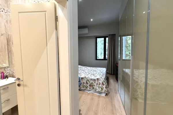 Shtepi ne shitje Apartament ne Tirane, 3+1, Mobilimi E mobiluar, Pagesa 330,000  Euro.