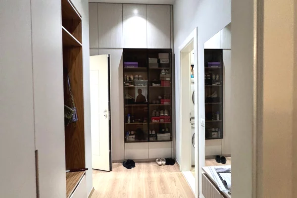 Shtepi ne shitje Apartament ne Tirane, 3+1, Mobilimi E mobiluar, Pagesa 330,000  Euro.