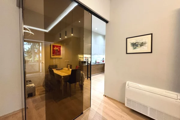 Shtepi ne shitje Apartament ne Tirane, 3+1, Mobilimi E mobiluar, Pagesa 330,000  Euro.