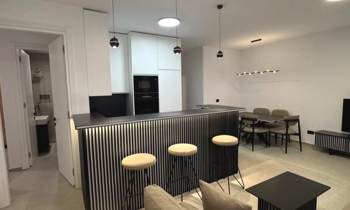 Appartamento in affitto a Tirana 2+1, Arredato