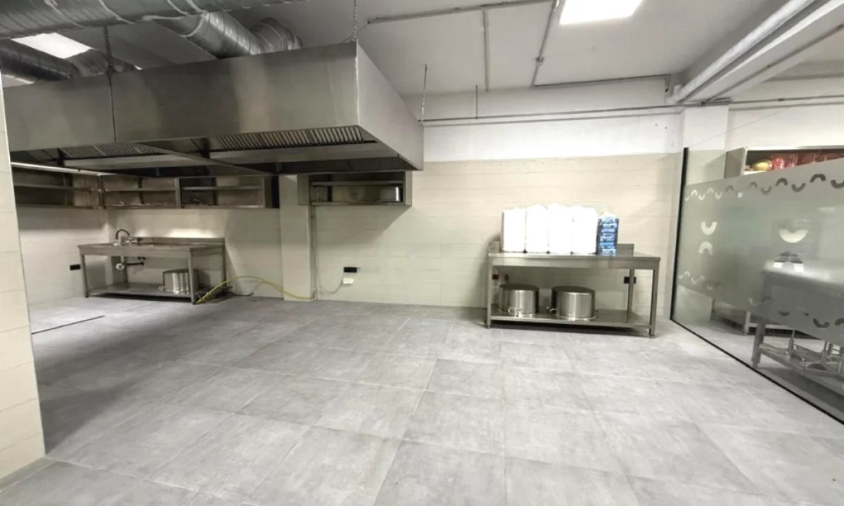 Jepet Magazine me qera tek Kthesa e Kamzes