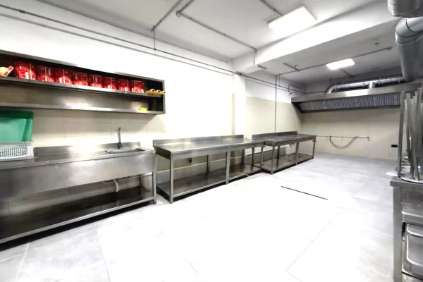 Jepet Magazine me qera tek Kthesa e Kamzes