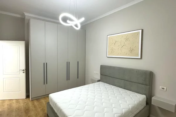 Shtepi ne shitje Papafingo(kati i catise) ne Tirane, 2+1, Mobilimi E mobiluar, Pagesa 169,000,000  Leke.