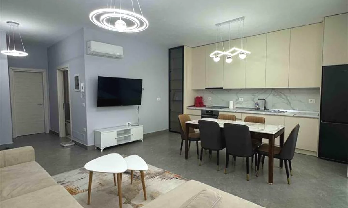 Appartamento in affitto a Tirana 2+1, Arredato