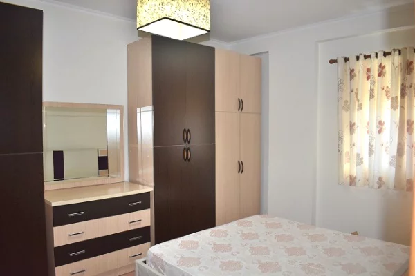 Shtepi me qera Apartament ne Tirane, 3+1, Mobilimi E mobiluar, Pagesa 65,000  Leke.