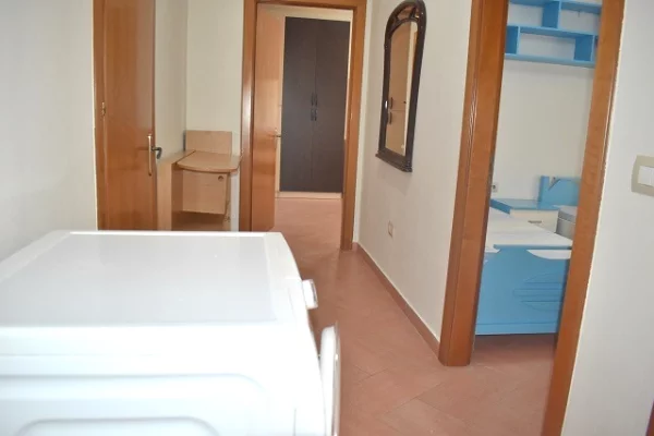 Shtepi me qera Apartament ne Tirane, 3+1, Mobilimi E mobiluar, Pagesa 65,000  Leke.