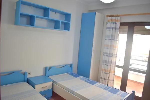 Shtepi me qera Apartament ne Tirane, 3+1, Mobilimi E mobiluar, Pagesa 65,000  Leke.
