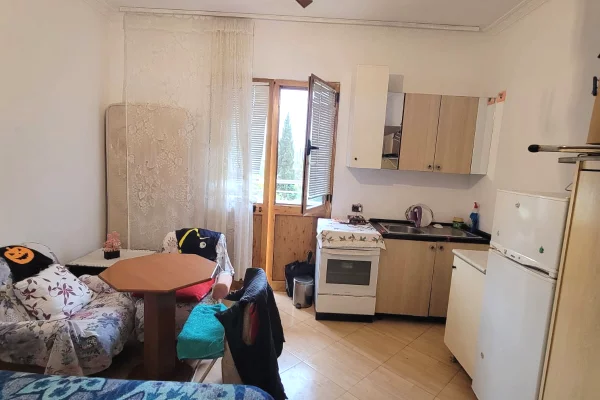 Shtepi me qera Shtepi Private ne Tirane, Garsoniere, Mobilimi E mobiluar, Pagesa 30,000  Leke.