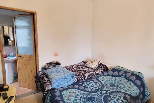 Shtepi me qera Shtepi Private ne Tirane, Garsoniere, Mobilimi E mobiluar, Pagesa 30,000  Leke.