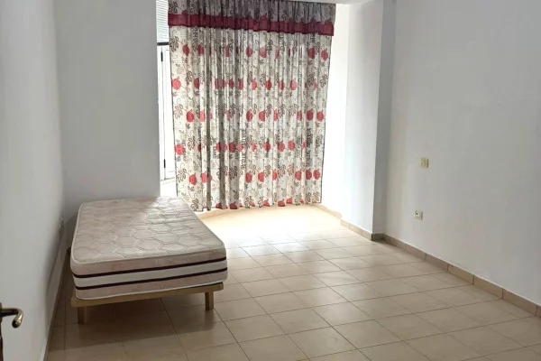 Shtepi me qera Apartament ne Tirane, 2+1, Mobilimi E mobiluar, Pagesa 450  Euro.