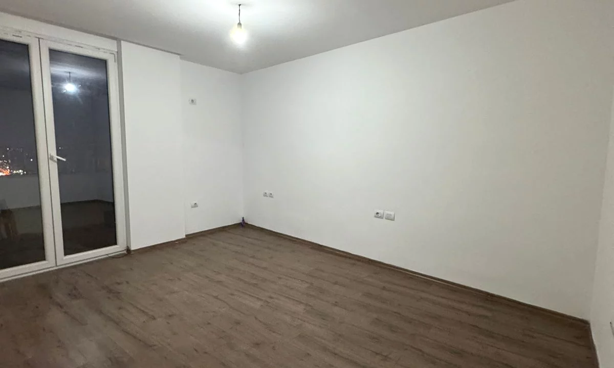 Shtepi me qera Apartament ne Tirane, 2+1, Mobilimi Bosh, pa mobiluar, Pagesa 550  Euro.