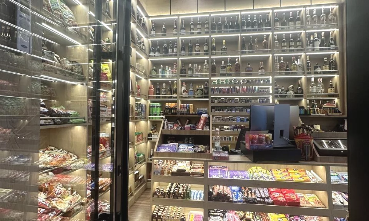 Shitet lokal & tabacino ne zonen me te kerkuar ne Xhamllik