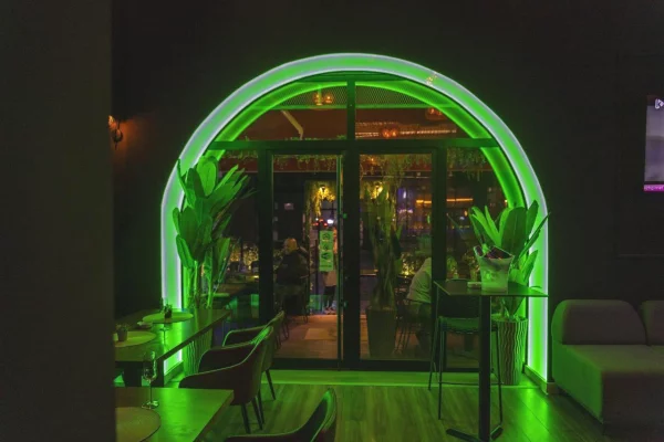 Shitet lokal & tabacino ne zonen me te kerkuar ne Xhamllik