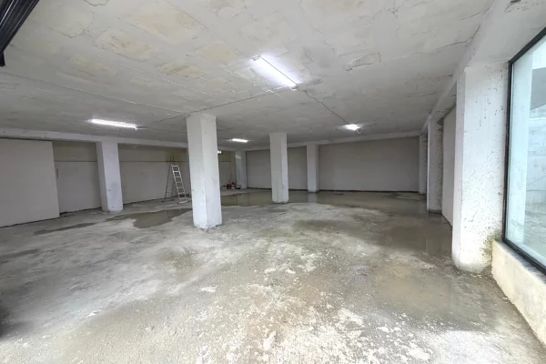 Ambient biznesi me qera 1+1 ne Tirane - 200,000 Leke