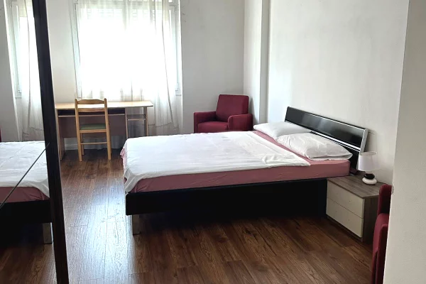 Shtepi me qera Apartament ne Tirane, 2+1, Mobilimi E mobiluar, Pagesa 750  Euro.