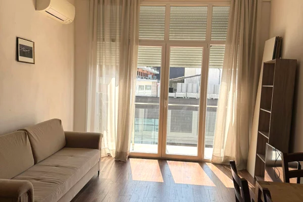 Shtepi me qera Apartament ne Tirane, 2+1, Mobilimi E mobiluar, Pagesa 750  Euro.