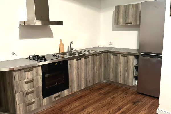 Shtepi me qera Apartament ne Tirane, 2+1, Mobilimi E mobiluar, Pagesa 750  Euro.