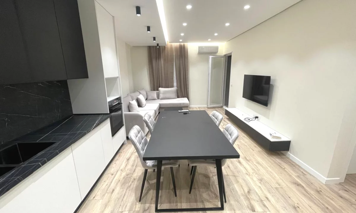 Appartamento in affitto a Tirana 2+1, Arredato