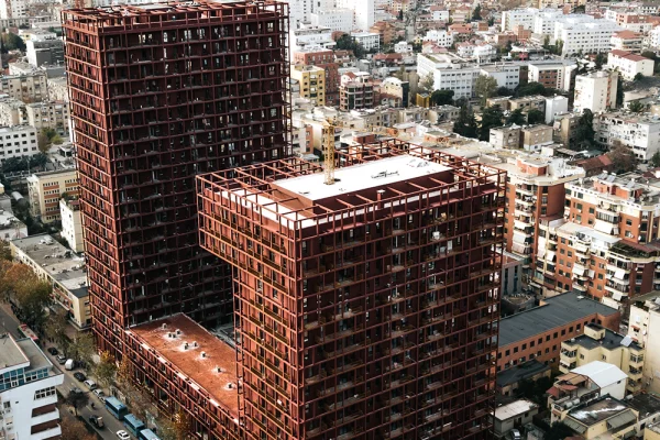 Ambient biznesi me qera 3+1 ne Tirane - 1,600 Euro