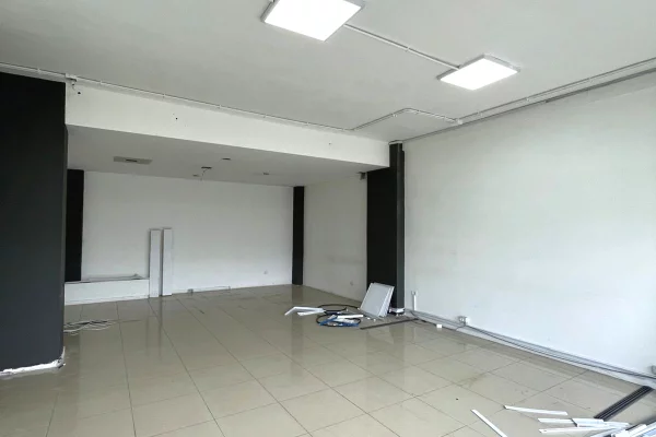 Ambient biznesi me qera 3+1 ne Tirane - 1,000 Euro