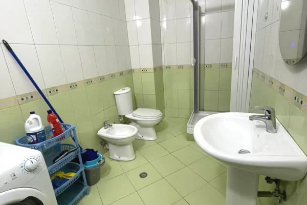 Shtepi me qera Apartament ne Tirane, 2+1, Mobilimi E mobiluar, Pagesa 650  Euro.