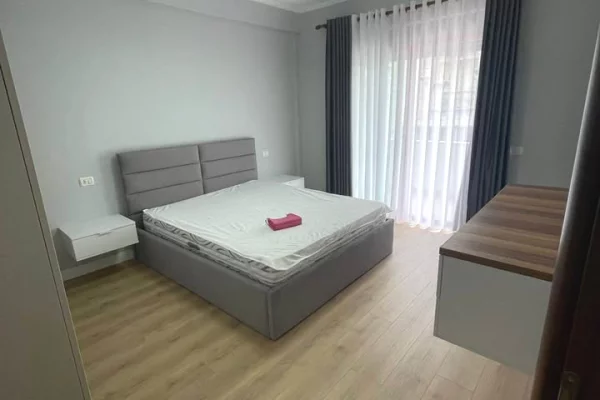 Shtepi me qera Apartament ne Tirane, 2+1, Mobilimi E mobiluar, Pagesa 650  Euro.