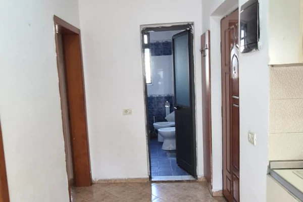 Shtepi ne shitje Apartament ne Tirane, 2+1, Mobilimi E mobiluar, Pagesa 128,000  Euro.