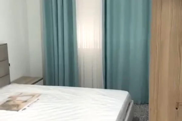 Shtepi me qera Apartament ne Tirane, 1+1, Mobilimi E mobiluar, Pagesa 40,000  Leke.