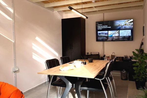 Jepet me qera dyqan dublex tek Ish Fusha Aviacionit.