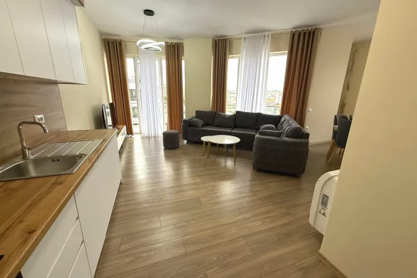 Appartamento in affitto a Tirana 2+1, Arredato