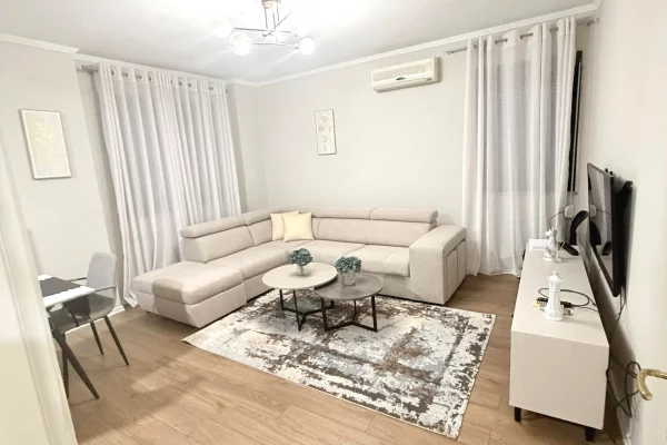 Shtepi me qera Apartament ne Tirane, 1+1, Mobilimi E mobiluar, Pagesa 700  Euro.