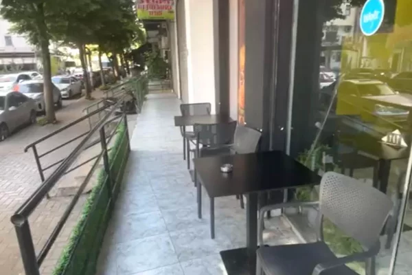 Shitet/jepet me qera biznesi (Fast food-Piceri) ne 5 Maj.