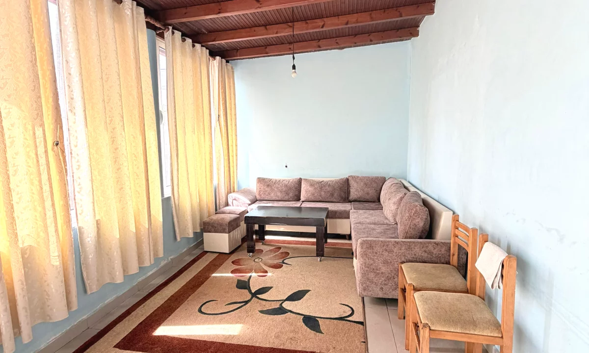 Shtepi me qera Shtepi Private ne Tirane, 3+1, Mobilimi E mobiluar, Pagesa 400  Euro.