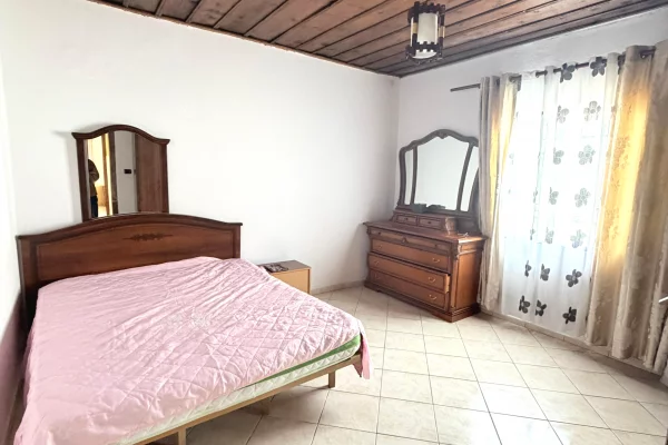 Shtepi me qera Shtepi Private ne Tirane, 3+1, Mobilimi E mobiluar, Pagesa 400  Euro.