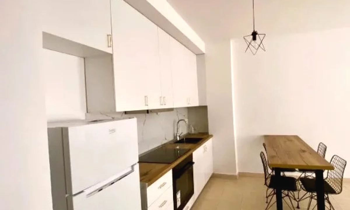 Shtepi me qera Apartament ne Tirane, 2+1, Mobilimi E mobiluar, Pagesa 58,000  Leke.