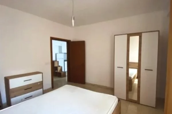 Shtepi me qera Apartament ne Tirane, 2+1, Mobilimi E mobiluar, Pagesa 58,000  Leke.