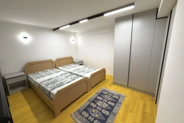 Shtepi me qera Duplex(shtepi me 2 kate) ne Tirane, 1+1, Mobilimi E mobiluar, Pagesa 400  Euro.