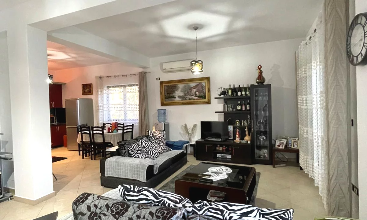 Shtepi me qera Apartament ne Tirane, 2+1, Mobilimi E mobiluar, Pagesa 40,000  Leke.