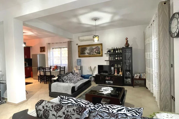  Shtepi me qera ne Kamez 40,000 Leke