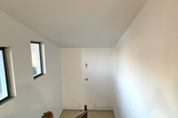 Shtepi me qera Apartament ne Tirane, 2+1, Mobilimi E mobiluar, Pagesa 40,000  Leke.